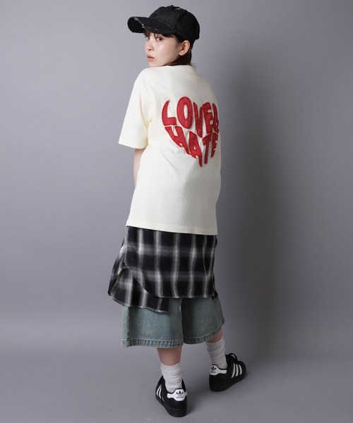 SPINNS（スピンズ）の「バックプリントTシャツ/ハートロゴ（Tシャツ/カットソー・メンズ・ナチュラル/ブラック/ホワイト・ONESIZE）」の11枚目の写真