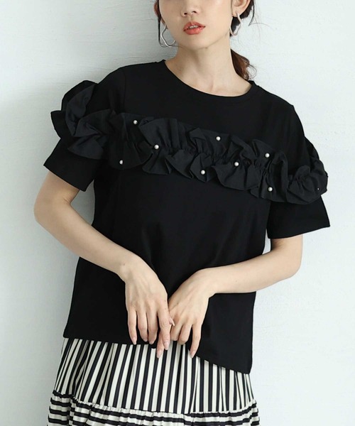 Sawa a la mode(サワアラモード)の「デコルテフリルトップス(Tシャツ/カットソー・レディース・ブルー/ブラック/ホワイト・FREE)」の2枚目の写真
