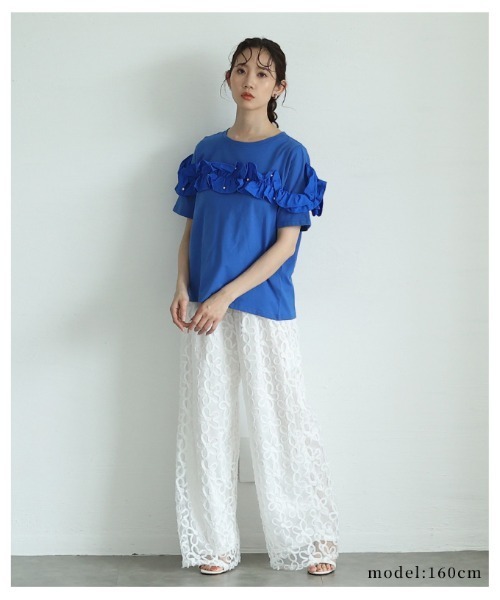 Sawa a la mode(サワアラモード)の「デコルテフリルトップス(Tシャツ/カットソー・レディース・ブルー/ブラック/ホワイト・FREE)」の6枚目の写真