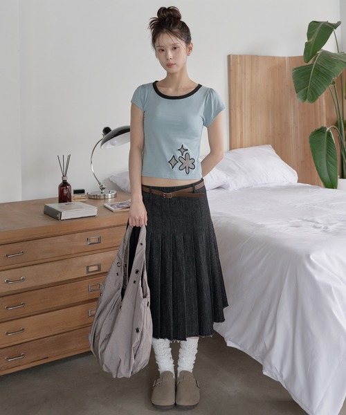 UNE MANSION(ユヌマンション)の「【UNE ORIGINAL】フラワーギンガムチェックアップリケ刺繍バイカラーユニークパフ袖Tシャツカットソー(Tシャツ/カットソー・レディース・ホワイト/ブルー系その他・FREE)」の6枚目の写真