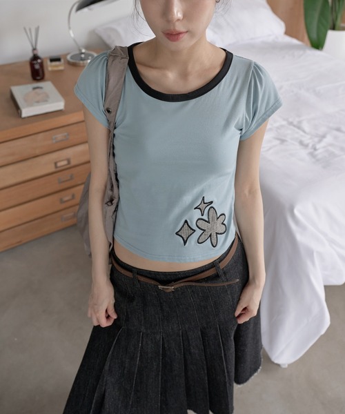 UNE MANSION(ユヌマンション)の「【UNE ORIGINAL】フラワーギンガムチェックアップリケ刺繍バイカラーユニークパフ袖Tシャツカットソー(Tシャツ/カットソー・レディース・ホワイト/ブルー系その他・FREE)」の12枚目の写真