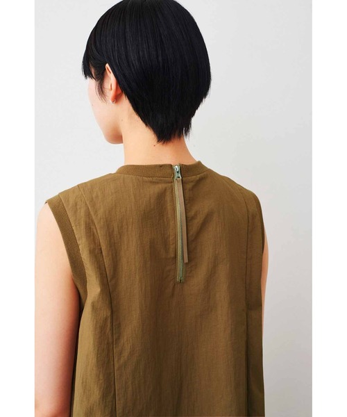 IEDIT（イディット）の「ＩＥＤＩＴ　ＵＶカット＆撥水（はっすい）＆虫を寄せ付けにくい　ネックと袖にリブ遣いのＡラインロングワンピース（ワンピース・レディース・ベージュ系その他/ダークグリーン・M/L/LL/3L/MP）」の6枚目の写真