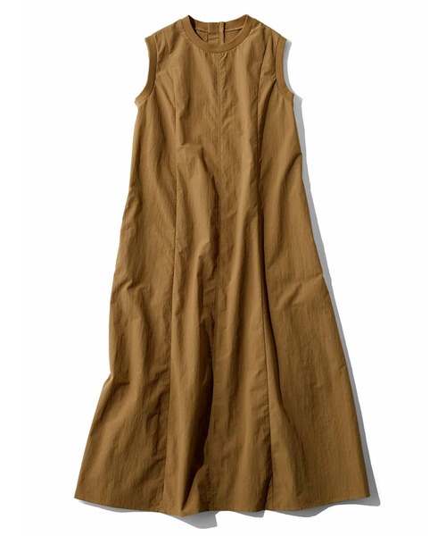 IEDIT（イディット）の「ＩＥＤＩＴ　ＵＶカット＆撥水（はっすい）＆虫を寄せ付けにくい　ネックと袖にリブ遣いのＡラインロングワンピース（ワンピース・レディース・ベージュ系その他/ダークグリーン・M/L/LL/3L/MP）」の7枚目の写真