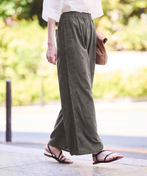 ROPE' PICNIC（ロペピクニック）の「3D刺繍レースワイドパンツ/リンクコーデ（その他パンツ・レディース・スミクロ/オフホワイト・38）」の9枚目の写真