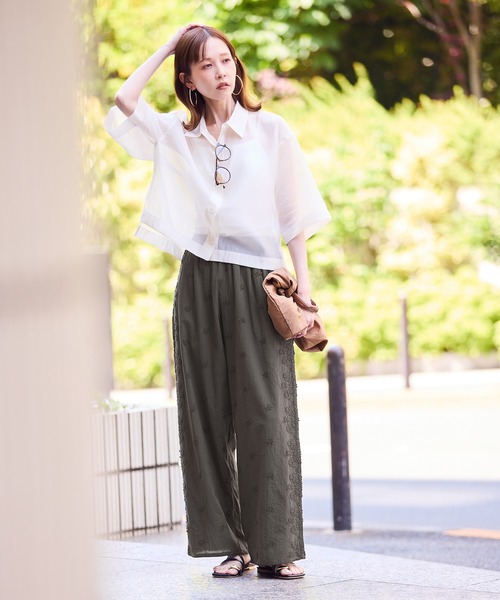 ROPE' PICNIC（ロペピクニック）の「3D刺繍レースワイドパンツ/リンクコーデ（その他パンツ・レディース・スミクロ/オフホワイト・38）」の4枚目の写真