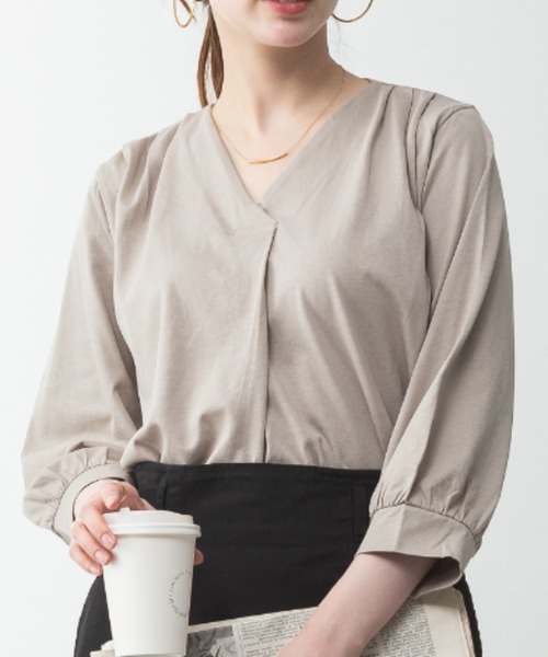RCD(アールシーディー)の「ブラウス風タックスキッパー 七分丈Tシャツ(Tシャツ/カットソー・レディース・モカ/ホワイト/ブラック/グレイッシュベージュ/チャコールグレー・M-L/LL~3L/4L~5L)」の5枚目の写真