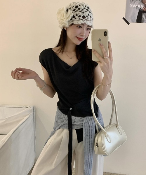 Ritzy(リッツィー)の「ドレーピーネック リボン付き 半袖ニットトップ(シャツ/ブラウス・レディース・アイボリー/グレー/ブラック・FREE)」の3枚目の写真