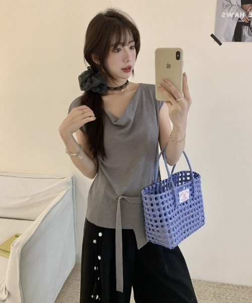 Ritzy(リッツィー)の「ドレーピーネック リボン付き 半袖ニットトップ(シャツ/ブラウス・レディース・アイボリー/グレー/ブラック・FREE)」の11枚目の写真
