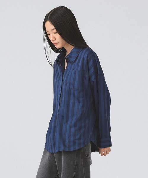 NIKE（ナイキ）の「NIKE / オーバーサイズド ジャカード ストライプ ボタンダウン シャツ（シャツ/ブラウス・レディース・ブラック・MEDIUM）」の5枚目の写真