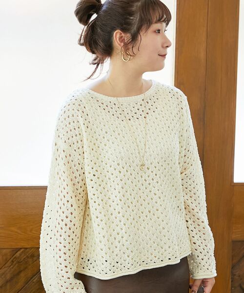 le.coeur blanc（ルクールブラン）の「スパンコールメッシュニットプルオーバー（ニット/セーター・レディース・オフホワイト/キャメル・38）」の4枚目の写真