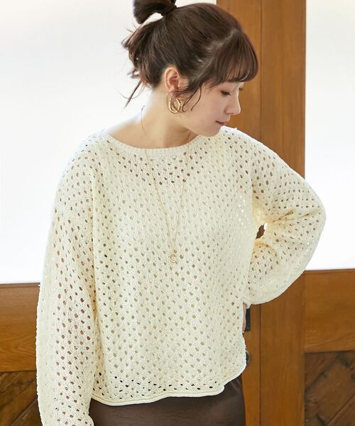 le.coeur blanc（ルクールブラン）の「スパンコールメッシュニットプルオーバー（ニット/セーター・レディース・オフホワイト/キャメル・38）」の5枚目の写真