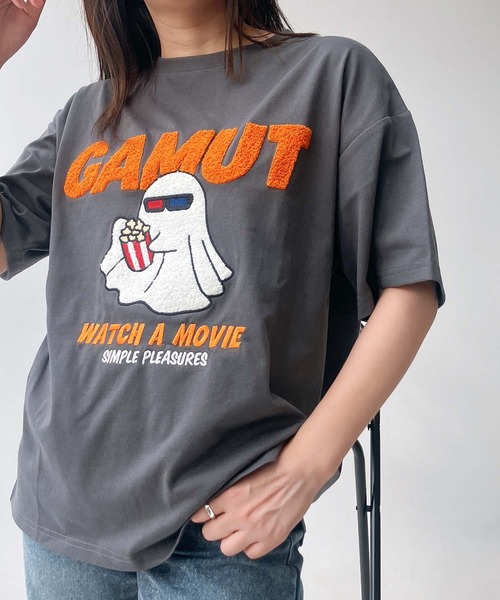 AS KNOW AS plus(アズノゥアズプラス)の「●選べるキャラクターデザイン サガラ刺繍半袖Tシャツ(サメ・モンスター・おばけ)(Tシャツ/カットソー・レディース・オフホワイト/チャコールグレー/オートミール/ホワイト系/グレー系/アイボリー系/ネイビー系/グレー系1/ネイビー系1/アイボリー系1/ホワイト系1・FREE)」の5枚目の写真