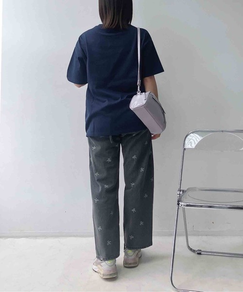 AS KNOW AS plus(アズノゥアズプラス)の「●選べるキャラクターデザイン サガラ刺繍半袖Tシャツ(サメ・モンスター・おばけ)(Tシャツ/カットソー・レディース・オフホワイト/チャコールグレー/オートミール/ホワイト系/グレー系/アイボリー系/ネイビー系/グレー系1/ネイビー系1/アイボリー系1/ホワイト系1・FREE)」の15枚目の写真