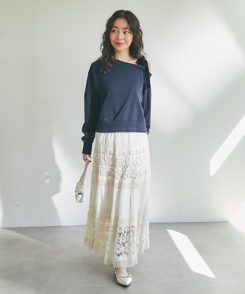 La boutique BonBon(ラブティックボンボン)の「【今すぐお届け!miki監修カラーあり】ミニ裏毛オフショルリボンプルオーバー(スウェット・レディース・ライトグレー/ネイビー/ホワイト・FREE)」の9枚目の写真