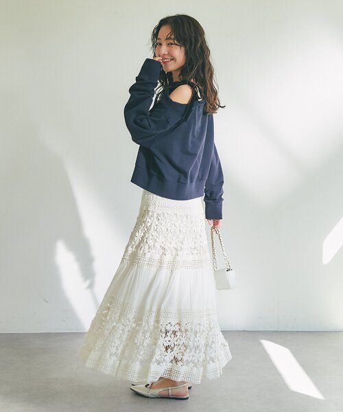 La boutique BonBon(ラブティックボンボン)の「【今すぐお届け!miki監修カラーあり】ミニ裏毛オフショルリボンプルオーバー(スウェット・レディース・ライトグレー/ネイビー/ホワイト・FREE)」の10枚目の写真