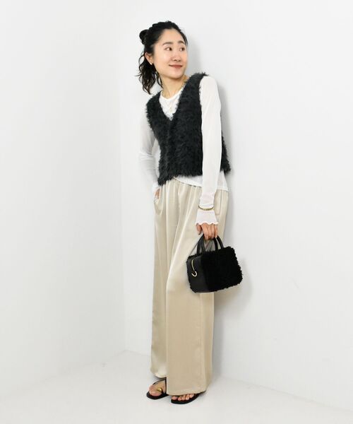 le.coeur blanc（ルクールブラン）の「TORRAZZO DONNAチュール×シャギーニットベスト（ベスト・レディース・ベージュ系その他2/ブラック系その他・38）」の3枚目の写真