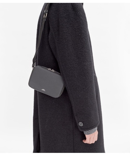 A.P.C.（アーペーセー）の「CAMERA BAG SOHO（ショルダーバッグ・メンズ・ブラック・ONESIZE）」の6枚目の写真