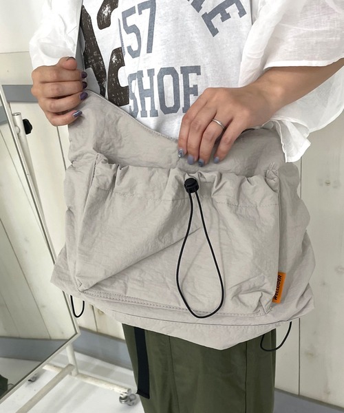 CRB(シーアールビー)の「ドロストショルダーバッグ(ショルダーバッグ・レディース・グレー/ブラック/ベージュ・F)」の13枚目の写真