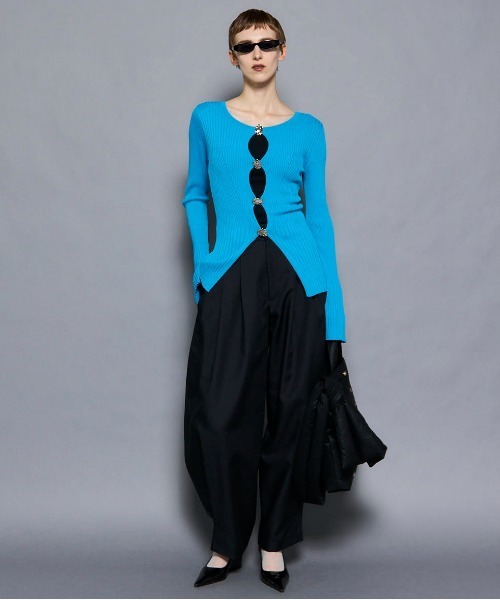 MAISON SPECIAL（メゾンスペシャル）の「Button Slit 2way  Knit Tops/ボタンスリット2WAYニット（ニット/セーター・レディース・ピンク/ブラック/ブルー・FREE）」の6枚目の写真