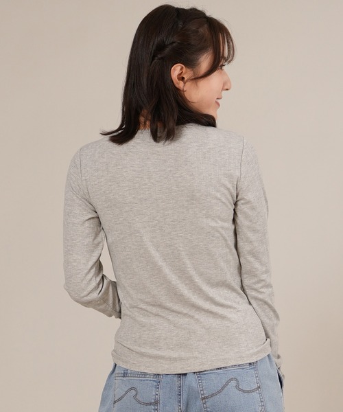 ムラサキスポーツ(ムラサキスポーツ)の「RIKKA FEMME/リッカファム ヘンリーネックロンT RF25FW03(Tシャツ/カットソー・レディース・カーキ/グレー/サックスブルー・M/L/S/M)」の5枚目の写真