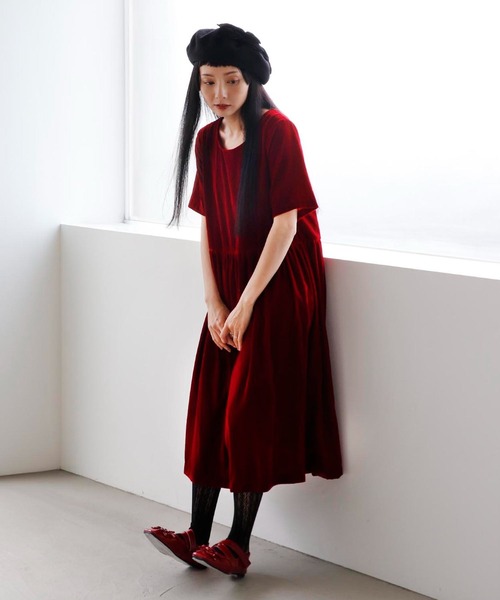 Three Four Time（ｽﾘｰﾌｫｰﾀｲﾑ）の「ベルベットワンピース（ワンピース・レディース・ブラック/レッド・FREE）」の2枚目の写真