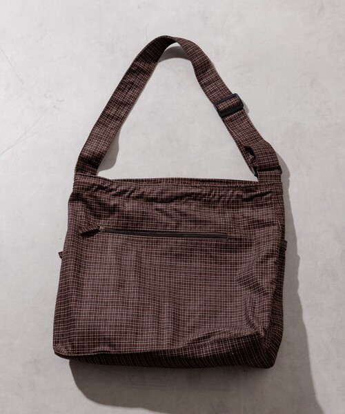 FREAK'S STORE（フリークスストア）の「UMBRO × FREAK'S STORE/アンブロ 別注 コーデュロイ コード付きバッグ/A4サイズ ショルダーバッグ（ショルダーバッグ・レディース・ワイン/ダークブラウン/ナチュラル・ONE SIZE）」の14枚目の写真