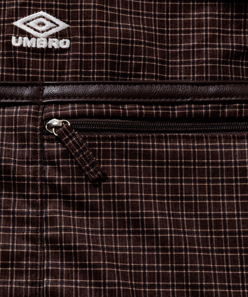 FREAK'S STORE（フリークスストア）の「UMBRO × FREAK'S STORE/アンブロ 別注 コーデュロイ コード付きバッグ/A4サイズ ショルダーバッグ（ショルダーバッグ・レディース・ワイン/ダークブラウン/ナチュラル・ONE SIZE）」の17枚目の写真