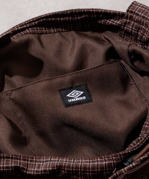 FREAK'S STORE（フリークスストア）の「UMBRO × FREAK'S STORE/アンブロ 別注 コーデュロイ コード付きバッグ/A4サイズ ショルダーバッグ（ショルダーバッグ・レディース・ワイン/ダークブラウン/ナチュラル・ONE SIZE）」の19枚目の写真