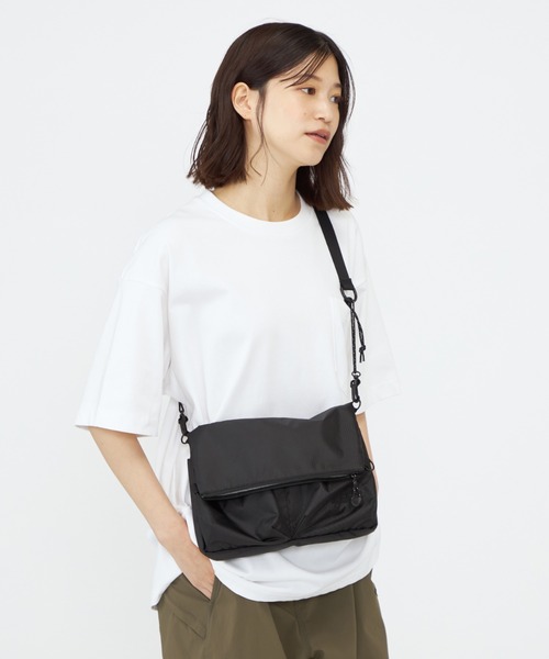 KEEN(キーン)の「HARVEST MATERIAL MULTIWAY SACOCHE II / ハーベスト マテリアル マルチウェイ サコッシュ ツー(ショルダーバッグ・レディース・ブラック・O/S)」の6枚目の写真