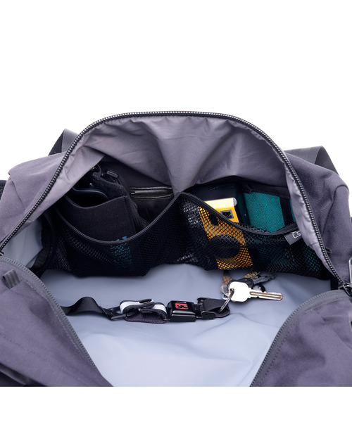 CHROME（クローム）の「［ CHROME / クローム ］BARRAGE 32L DUFFLE BLKX_BLACK X / バラージ 32L ダッフル バッグ ブラック エックス 耐水 32L バックパック仕様（ボストンバッグ・メンズ・ブラック系その他・FREE）」の9枚目の写真