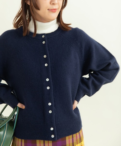 CHILD WOMAN（チャイルドウーマン）の「2/15ラムウール 2つ釦カーディガン（カーディガン/ボレロ・レディース・ブルー/アイボリー/ピンク/グリーン/レッド/イエロー/ネイビー・FREE）」の4枚目の写真