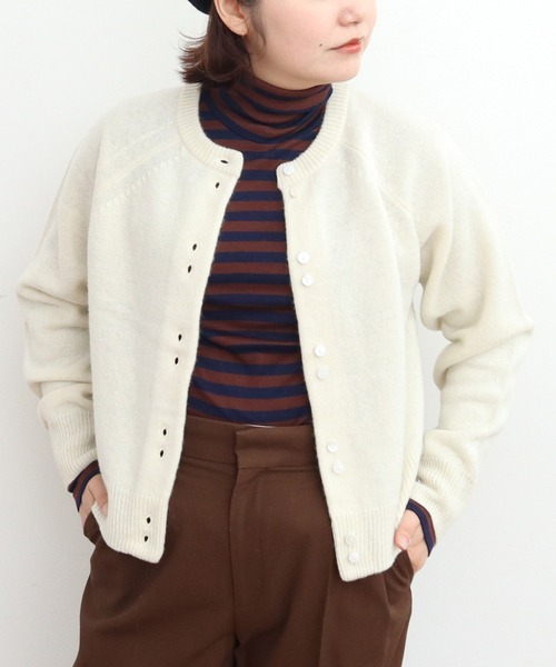 CHILD WOMAN（チャイルドウーマン）の「2/15ラムウール 2つ釦カーディガン（カーディガン/ボレロ・レディース・ブルー/アイボリー/ピンク/グリーン/レッド/イエロー/ネイビー・FREE）」の2枚目の写真