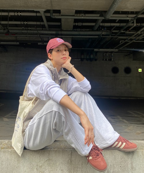 adidas（アディダス）の「【ZOZOTOWNコラボモデル】SAMBA OG サンバ / アディダスオリジナルス adidas Originals スニーカー（スニーカー・レディース・ブラウン・27.0cm/22.0cm/22.5cm/23.0cm/23.5cm/24.0cm/24.5cm/25.0cm/25.5cm/26.0cm/26.5cm/27.5cm/28.0cm/28.5cm/29.0cm/29.5cm/30.0cm）」の17枚目の写真