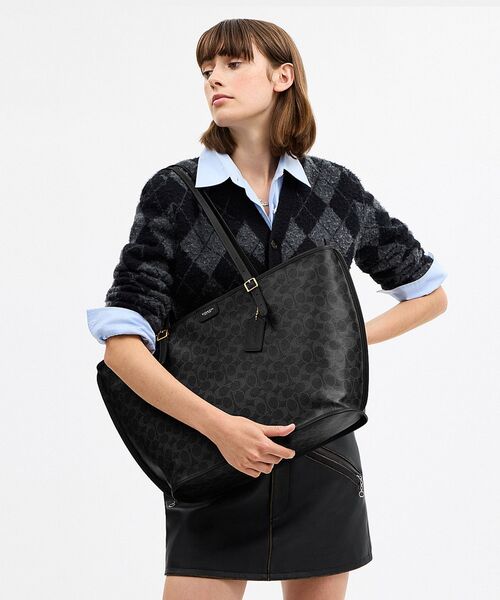 COACH(コーチ)の「タクシー トート バッグ・シグネチャー キャンバス(トートバッグ・レディース・ブラック系その他・ONE)」の13枚目の写真