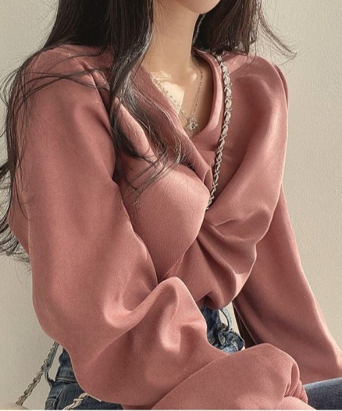 Maison Calme(メゾンカルム)の「フロントツイストデザイン長袖ブラウス デザイントップス きれいめ オフィスカジュアル(シャツ/ブラウス・レディース・レッド/ブラック/アイボリー/グレー・L/M)」の17枚目の写真