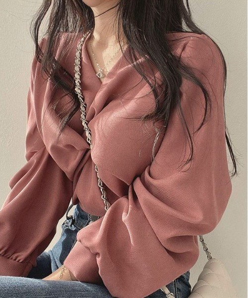 Maison Calme(メゾンカルム)の「フロントツイストデザイン長袖ブラウス デザイントップス きれいめ オフィスカジュアル(シャツ/ブラウス・レディース・レッド/ブラック/アイボリー/グレー・L/M)」の5枚目の写真