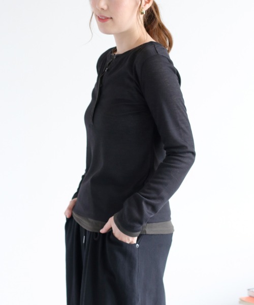 cepo(セポ)の「レイヤードヘンリーネックニット(Tシャツ/カットソー・レディース・ブラック/オフホワイト/ブラウン・M)」の20枚目の写真