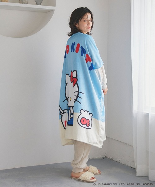 sanrio(サンリオ)の「【sanrio characters】HELLO KITTY/ハローキティふわもこ着られるフリース毛布ポンチョ/ブランケット《サンリオキャラクターズ》とろふわ もこもこ あったか(ルームウェア/パジャマ・レディース・ライトグレー/アイボリー/ブルー・FREE)」の10枚目の写真