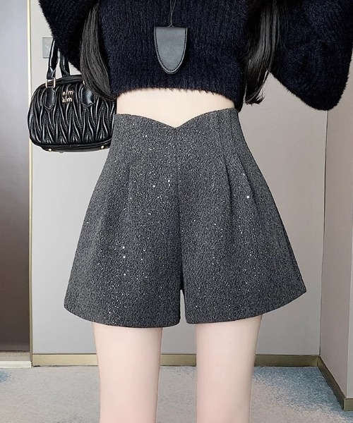 gossip!ロサンゼルス(ゴシップロサンゼルス)の「【サイズあり】キラキラアクセントウールライクヴィンテージ タック厚手シンプルショートパンツ(秋冬の韓国ファッションフェミニン定番)(その他パンツ・レディース・グレー/ブラック・M/S/L)」の9枚目の写真