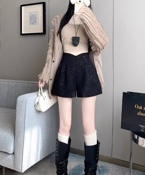 gossip!ロサンゼルス(ゴシップロサンゼルス)の「【サイズあり】キラキラアクセントウールライクヴィンテージ タック厚手シンプルショートパンツ(秋冬の韓国ファッションフェミニン定番)(その他パンツ・レディース・グレー/ブラック・M/S/L)」の13枚目の写真