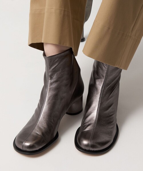 ODETTE E ODILE(オデットエオディール)の「ソフトタッチ ショートブーツ50↑(ブーツ・レディース・ブラック/ダークブラウン/シルバー・24cm/22.5cm/25cm/24.5cm/23cm/22cm/23.5cm)」の5枚目の写真