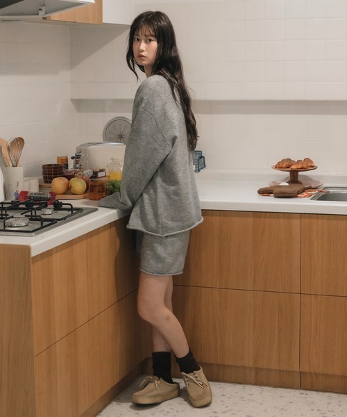 HEILIS(ヘイリス)の「オーバーサイズクルーネックニットトップス/ブラック グレー ベージュ メランジ 韓国 ニットセットアップ セットアップ対応 ノームコア 長袖 オーバーサイズ 秋服 冬服 ニット トップス ノームコア シンプル カジュアル(ニット/セーター・レディース・ブラック/ベージュ/グレー・FREE)」の5枚目の写真