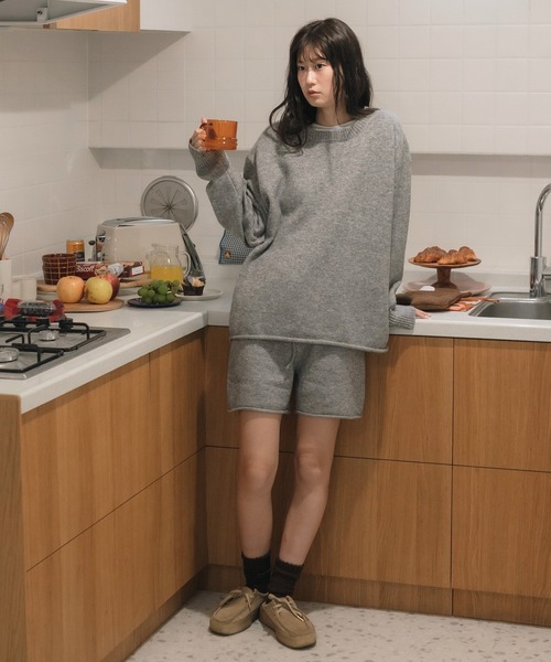 HEILIS(ヘイリス)の「オーバーサイズクルーネックニットトップス/ブラック グレー ベージュ メランジ 韓国 ニットセットアップ セットアップ対応 ノームコア 長袖 オーバーサイズ 秋服 冬服 ニット トップス ノームコア シンプル カジュアル(ニット/セーター・レディース・ブラック/ベージュ/グレー・FREE)」の6枚目の写真