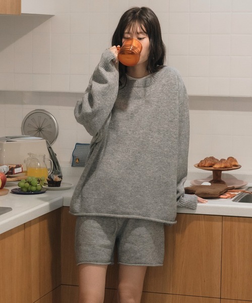HEILIS(ヘイリス)の「オーバーサイズクルーネックニットトップス/ブラック グレー ベージュ メランジ 韓国 ニットセットアップ セットアップ対応 ノームコア 長袖 オーバーサイズ 秋服 冬服 ニット トップス ノームコア シンプル カジュアル(ニット/セーター・レディース・ブラック/ベージュ/グレー・FREE)」の7枚目の写真