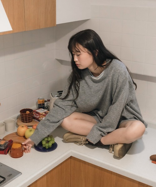 HEILIS(ヘイリス)の「オーバーサイズクルーネックニットトップス/ブラック グレー ベージュ メランジ 韓国 ニットセットアップ セットアップ対応 ノームコア 長袖 オーバーサイズ 秋服 冬服 ニット トップス ノームコア シンプル カジュアル(ニット/セーター・レディース・ブラック/ベージュ/グレー・FREE)」の8枚目の写真