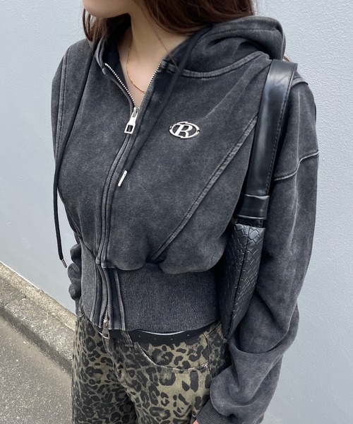 ROGER AND RAW(ロジャーアンドロウ)の「プレート付きピグメントショート丈ジップパーカー(パーカー・レディース・ブラック/スミクロ・FREE)」の16枚目の写真