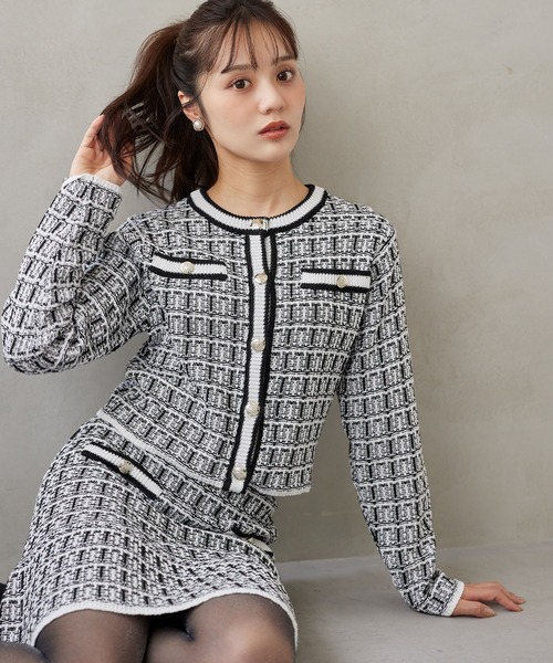 tocco closet(トッコ クローゼット)の「ゴールド釦ツイード風ニットカーディガン(ニット/セーター・レディース・グレー/ブラック/ピンク・M)」の3枚目の写真