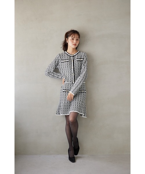 tocco closet(トッコ クローゼット)の「ゴールド釦ツイード風ニットカーディガン(ニット/セーター・レディース・グレー/ブラック/ピンク・M)」の4枚目の写真
