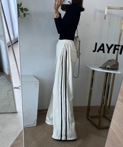 Doula Doula（ドゥーラドゥーラ）の「サイドライン入りワイドスウェットパンツ（その他パンツ・レディース・ブラック/グレー/ベージュ・FREE）」の20枚目の写真