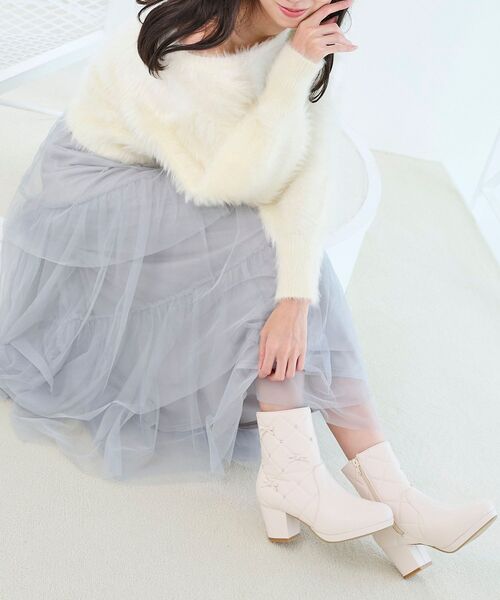 MAJESTIC LEGON（マジェスティックレゴン）の「キルティングビジューリボンブーツ（ブーツ・レディース・アイボリー/ブラック/グレイッシュベージュ・SMALL/MEDIUM/LARGE/X-LARGE）」の7枚目の写真